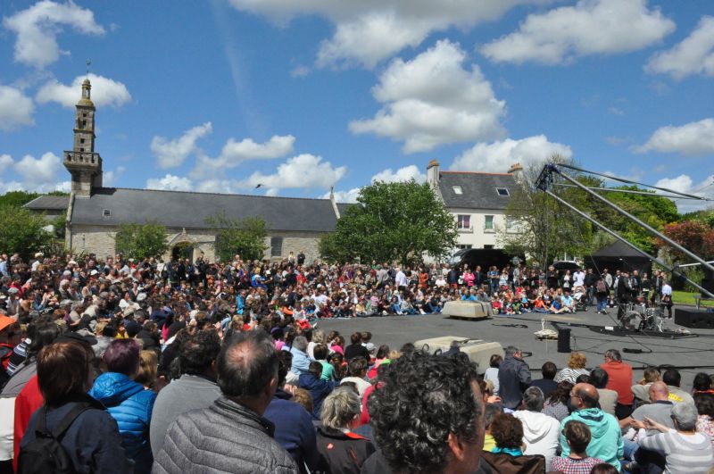 La Population De Loc Br valaire A Quadrupl Dimanche 14 Mai Les La Population De Loc Br valaire A Quadrupl Dimanche 14 Mai Les